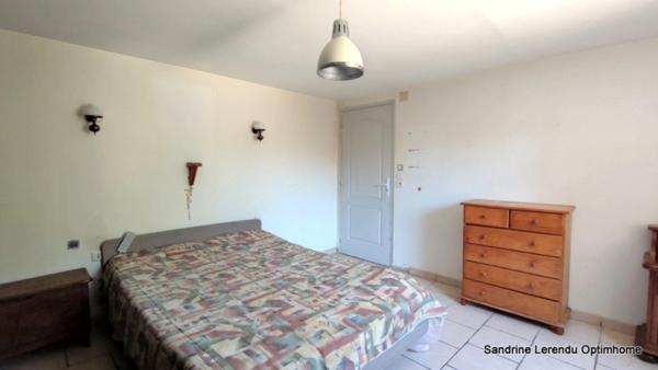 L'élégance d'une grande maison de village Normande en Pierre de Taille de 298 m² à réinventer