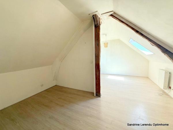 L'élégance d'une grande maison de village Normande en Pierre de Taille de 298 m² à réinventer