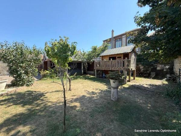 L'élégance d'une grande maison de village Normande en Pierre de Taille de 298 m² à réinventer