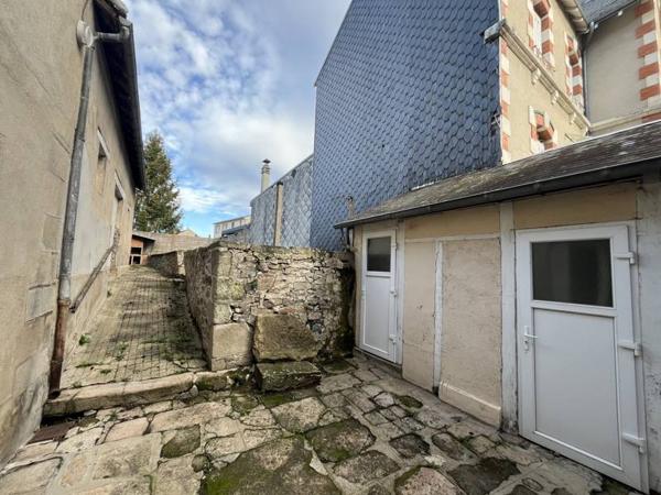 Immeuble à vendre |  Dun-le-Palestel |  179 m²
