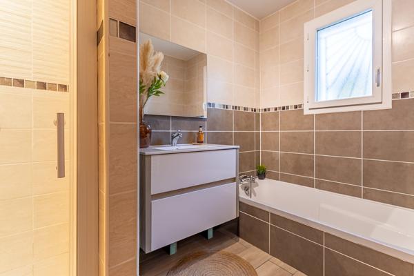 Maison 6 pièces modernes piscine