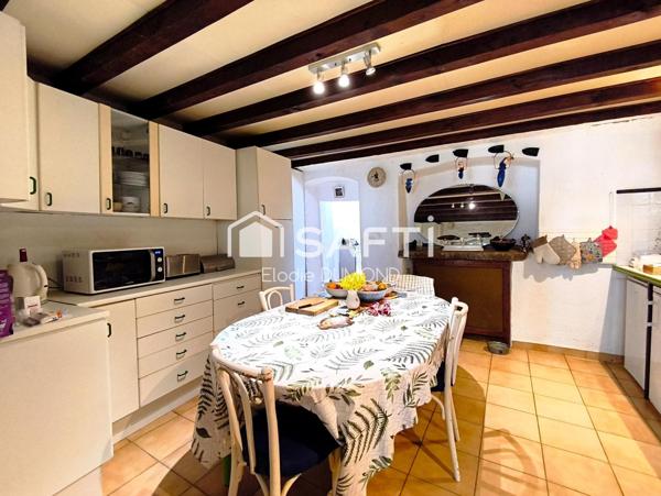 Très belle maison en pierre d'une surface habitable de 174 m2 avec terrain arboré de 2060 m2