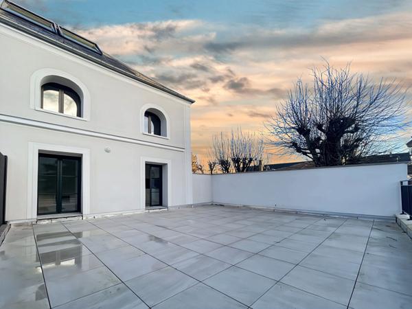 APPARTEMENT AVEC TERRASSE DE 60M² DANS LE CENTRE-VILLE HISTORIQUE