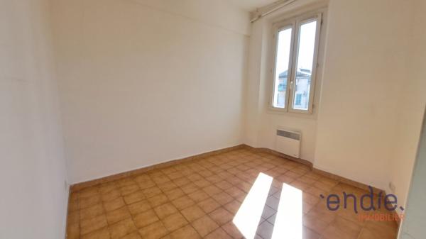 VIDAUBAN appartement F3 au calme en centre village