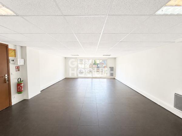 Bureau à louer – 60,7 m² au total – À 8 min à pied du métro ligne 12