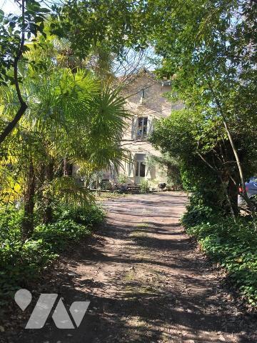 GRANDE BATISSE EN PIERRE AVEC TERRAIN ATTENANT DE 4000 m²