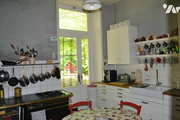 GRANDE BATISSE EN PIERRE AVEC TERRAIN ATTENANT DE 4000 m²