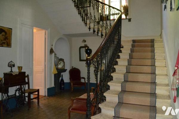 GRANDE BATISSE EN PIERRE AVEC TERRAIN ATTENANT DE 4000 m²