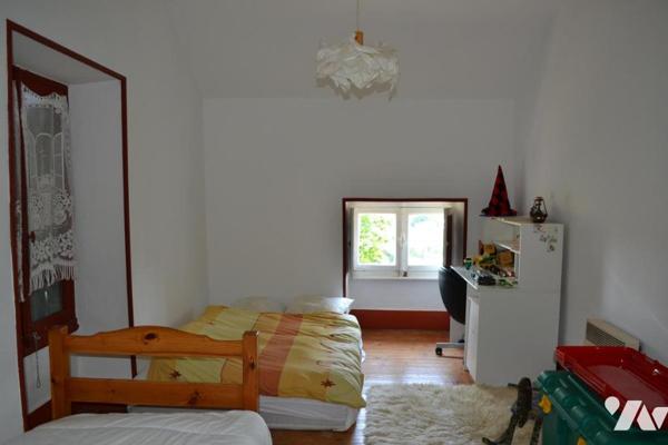 GRANDE BATISSE EN PIERRE AVEC TERRAIN ATTENANT DE 4000 m²