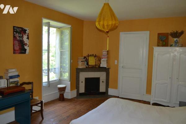 GRANDE BATISSE EN PIERRE AVEC TERRAIN ATTENANT DE 4000 m²