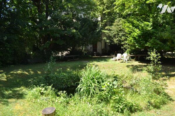 GRANDE BATISSE EN PIERRE AVEC TERRAIN ATTENANT DE 4000 m²