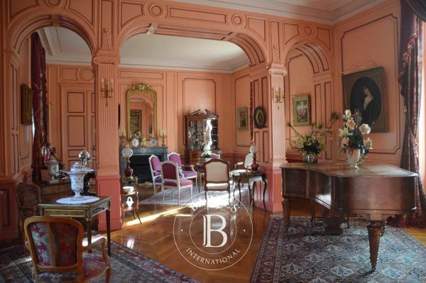 Poitiers, Château 12 Chambres -  600 m² à vendre