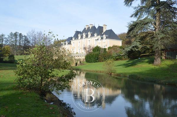Poitiers, Château 12 Chambres -  600 m² à vendre