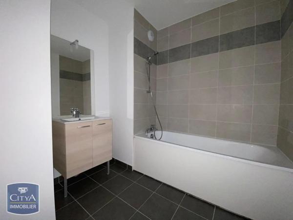 Appartement à louer 3 pièces 60.85m² Lucé (28110)