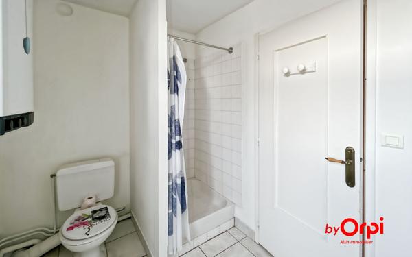 Immeuble à vendre    6 pièces •  Montluçon