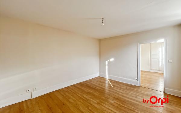 Immeuble à vendre    6 pièces •  Montluçon