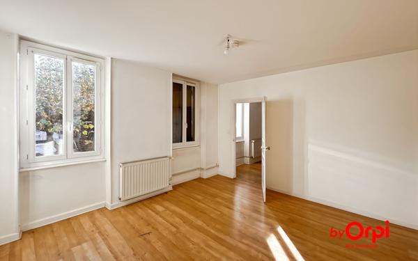 Immeuble à vendre    6 pièces •  Montluçon