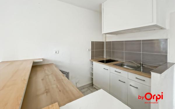 Immeuble à vendre    6 pièces •  Montluçon