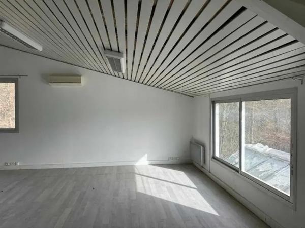 Achat local commercial près de SAINT NOM LA BRETECHE - 4558 m² - 3 275 000 €