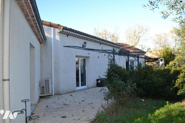 GRANDE VILLA AVEC TERRAIN ATTENNAT DE 2770 m²