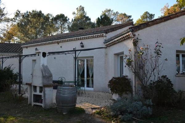 GRANDE VILLA AVEC TERRAIN ATTENNAT DE 2770 m²