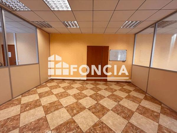 Location Local commercial 2 pièces 54.2 m² - LIEU DIT LA GUEIRANNE Le Cannet Des Maures 83340