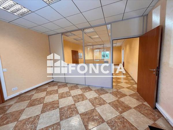 Location Local commercial 2 pièces 54.2 m² - LIEU DIT LA GUEIRANNE Le Cannet Des Maures 83340