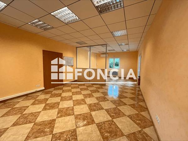 Location Local commercial 2 pièces 54.2 m² - LIEU DIT LA GUEIRANNE Le Cannet Des Maures 83340