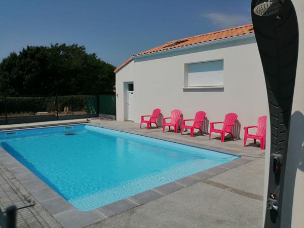 A 15 Minutes Des Sables D'olonne : Ensemble Immobilier Aux Multiples Possibilités Sur 2300 M² De Terrain