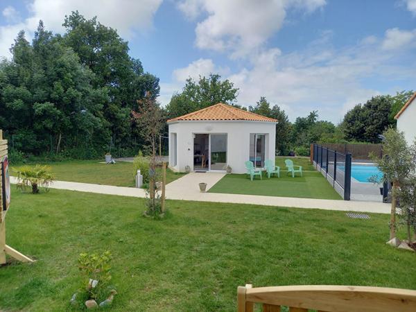 A 15 Minutes Des Sables D'olonne : Ensemble Immobilier Aux Multiples Possibilités Sur 2300 M² De Terrain