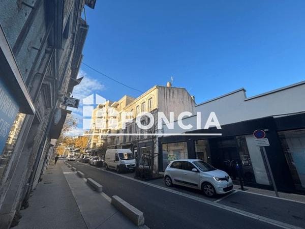 Location Local commercial 5 pièces 204 m² - 5 avenue Paul Langevin Bagnols Sur Ceze 30200