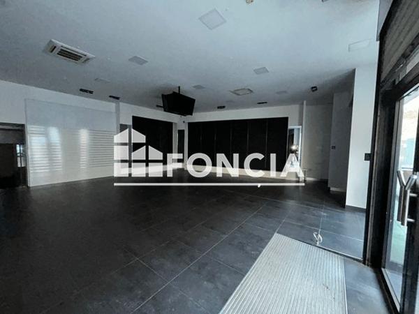 Location Local commercial 5 pièces 204 m² - 5 avenue Paul Langevin Bagnols Sur Ceze 30200