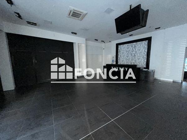 Location Local commercial 5 pièces 204 m² - 5 avenue Paul Langevin Bagnols Sur Ceze 30200