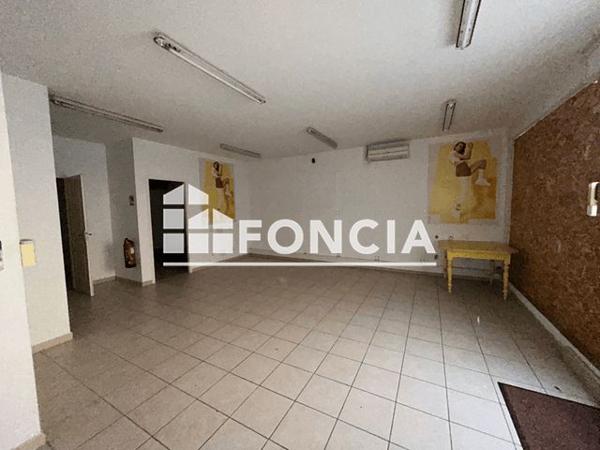 Location Local commercial 5 pièces 204 m² - 5 avenue Paul Langevin Bagnols Sur Ceze 30200