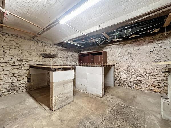 Deux maisons, deux extérieurs, un seul prix ! 95 000 € HAI à Hérépian
Vous recherchez un bien avec du potentiel à un prix accessible ? Cette opportunité est faite pour vous !

Situé au cœur d'Hérépian, cet ensemble immobilier se compose de deux maisons, de plusieurs espaces extérieurs privatifs, deux espaces sous-sol. Un bien idéal pour un premier achat, un projet familial, un investissement locatif ou encore une résidence principale avec logement indépendant.

La maison principale (environ 60 m²)
Dès l'entrée, un vaste sous-sol de 41 m² offre un espace de stockage, d'atelier ou de bricolage.
Au premier étage, découvrez une pièce de vie lumineuse de 27 m² avec cuisine ouverte, équipée d'un poêle à bois et d'une climatisation réversible. Un espace WC avec arrivées et évacuations d'eau permet facilement la création d'une salle d'eau ou d'une buanderie.
À l'extérieur, profitez d'une terrasse privative d'environ 20 m², parfaite pour les repas en famille ou les soirées d'été.
Le dernier niveau accueille une suite parentale de 24 m² comprenant une chambre, un dressing et une salle de bain.

La seconde maison
Entièrement indépendante, elle dispose de deux espaces extérieurs et d'un sous sol
Elle comprend :
une pièce de 10 m² pouvant devenir une chambre, un bureau ou être reliée à la maison principale afin d'agrandir l'espace de vie ;
à l'étage, une seconde pièce de 10 m², complétée par une mezzanine de 7 m² (hors Loi Carrez), idéale pour un couchage.
Des travaux pour créer un véritable coup de cœur

Quelques finitions permettront de révéler tout le potentiel de cet ensemble :
rafraîchissement de la salle de bain de la maison principale ;
finitions des sols dans la seconde maison et création du système de chauffage (la toiture, les menuiseries et l'installation électrique ont déjà été reprises).
Pourquoi visiter ?

✅ Deux maisons pour le prix d'une
✅ Plusieurs espaces extérieurs 
✅ Sous-sol de 60m² environ au total
✅ Climatisation réversible + poêle à bois
✅ Possibilité de réunir les deux habitations ou de créer un revenu locatif
✅ DPE C / A
✅ 95 000 € Honoraires d'Agence Inclus

À ce prix, les biens offrant autant de possibilités sont rares sur le secteur.

Une visite s'impose ! Contactez-moi dès aujourd'hui pour découvrir tout son potentiel.