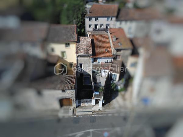 Deux maisons, deux extérieurs, un seul prix ! 95 000 € HAI à Hérépian
Vous recherchez un bien avec du potentiel à un prix accessible ? Cette opportunité est faite pour vous !

Situé au cœur d'Hérépian, cet ensemble immobilier se compose de deux maisons, de plusieurs espaces extérieurs privatifs, deux espaces sous-sol. Un bien idéal pour un premier achat, un projet familial, un investissement locatif ou encore une résidence principale avec logement indépendant.

La maison principale (environ 60 m²)
Dès l'entrée, un vaste sous-sol de 41 m² offre un espace de stockage, d'atelier ou de bricolage.
Au premier étage, découvrez une pièce de vie lumineuse de 27 m² avec cuisine ouverte, équipée d'un poêle à bois et d'une climatisation réversible. Un espace WC avec arrivées et évacuations d'eau permet facilement la création d'une salle d'eau ou d'une buanderie.
À l'extérieur, profitez d'une terrasse privative d'environ 20 m², parfaite pour les repas en famille ou les soirées d'été.
Le dernier niveau accueille une suite parentale de 24 m² comprenant une chambre, un dressing et une salle de bain.

La seconde maison
Entièrement indépendante, elle dispose de deux espaces extérieurs et d'un sous sol
Elle comprend :
une pièce de 10 m² pouvant devenir une chambre, un bureau ou être reliée à la maison principale afin d'agrandir l'espace de vie ;
à l'étage, une seconde pièce de 10 m², complétée par une mezzanine de 7 m² (hors Loi Carrez), idéale pour un couchage.
Des travaux pour créer un véritable coup de cœur

Quelques finitions permettront de révéler tout le potentiel de cet ensemble :
rafraîchissement de la salle de bain de la maison principale ;
finitions des sols dans la seconde maison et création du système de chauffage (la toiture, les menuiseries et l'installation électrique ont déjà été reprises).
Pourquoi visiter ?

✅ Deux maisons pour le prix d'une
✅ Plusieurs espaces extérieurs 
✅ Sous-sol de 60m² environ au total
✅ Climatisation réversible + poêle à bois
✅ Possibilité de réunir les deux habitations ou de créer un revenu locatif
✅ DPE C / A
✅ 95 000 € Honoraires d'Agence Inclus

À ce prix, les biens offrant autant de possibilités sont rares sur le secteur.

Une visite s'impose ! Contactez-moi dès aujourd'hui pour découvrir tout son potentiel.