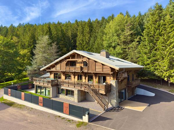 Gérardmer (88400) Chalet Contemporain d'Exception : Piscine, Sauna, et Hammam dans un Cadre Idyllique