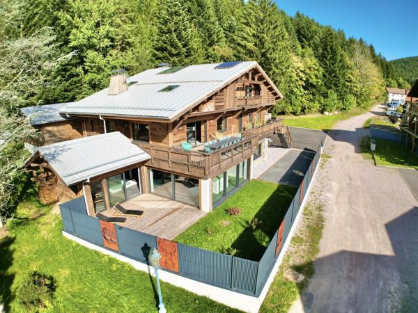 Gérardmer (88400) Chalet Contemporain d'Exception : Piscine, Sauna, et Hammam dans un Cadre Idyllique