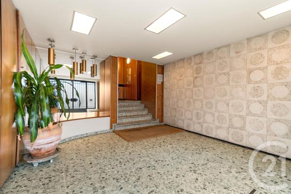 Appartement à vendre  2 pièces - 55,52 m2 PARIS - 75018