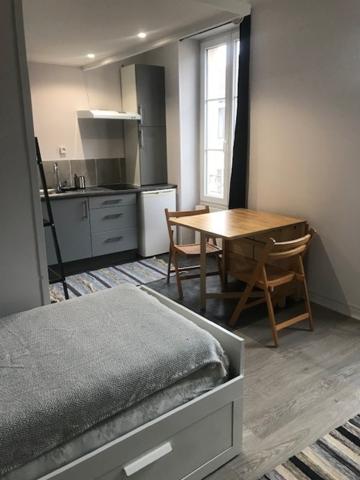 Appartement
                                                                                                                                                                                                                                                                                                                        1 pièce(s)                                                                                                                                                                                                                                                                                                                              19  m²
