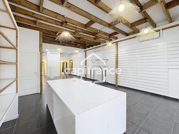 À LOUER – LOCAL COMMERCIAL 130 m² – LE VILLAGE DE JARRY – BAIE-MAHAULT
