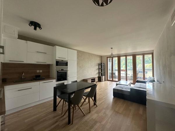 À LOUER APPARTEMENT MEUBLÉ - CONFLUENCE