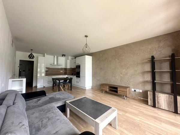 À LOUER APPARTEMENT MEUBLÉ - CONFLUENCE