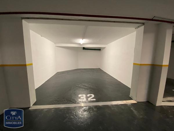 Parking à louer 24.68m²