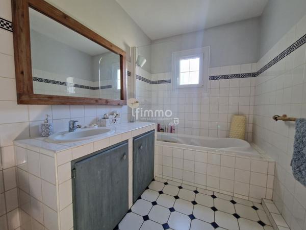 Villa T7 avec piscine, garage et terrain