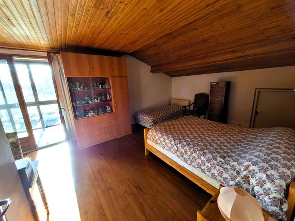 Maison à vendre proche d'Aire sur l'Adour, 202m², 7 chambres dont 1 suite parentale,2 garages et 1 hangar sur 3257m² de terrain arboré