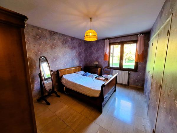 Maison à vendre proche d'Aire sur l'Adour, 202m², 7 chambres dont 1 suite parentale,2 garages et 1 hangar sur 3257m² de terrain arboré