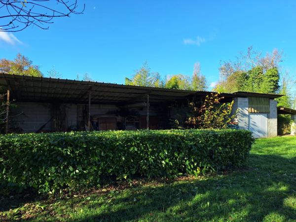 Maison à vendre proche d'Aire sur l'Adour, 202m², 7 chambres dont 1 suite parentale,2 garages et 1 hangar sur 3257m² de terrain arboré