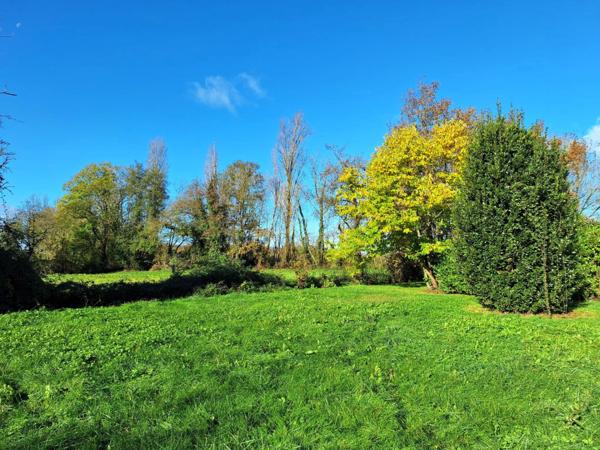 Maison à vendre proche d'Aire sur l'Adour, 202m², 7 chambres dont 1 suite parentale,2 garages et 1 hangar sur 3257m² de terrain arboré