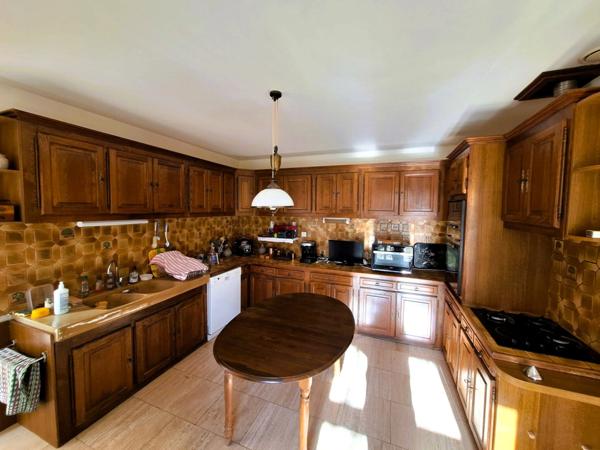 Maison à vendre proche d'Aire sur l'Adour, 202m², 7 chambres dont 1 suite parentale,2 garages et 1 hangar sur 3257m² de terrain arboré